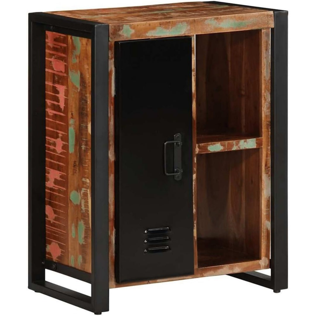 Geschlossener Stauraum praegt das Sideboard aus Massivholz