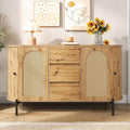 Sideboard mit verstellbaren Ablagen und gerundeten Konturen