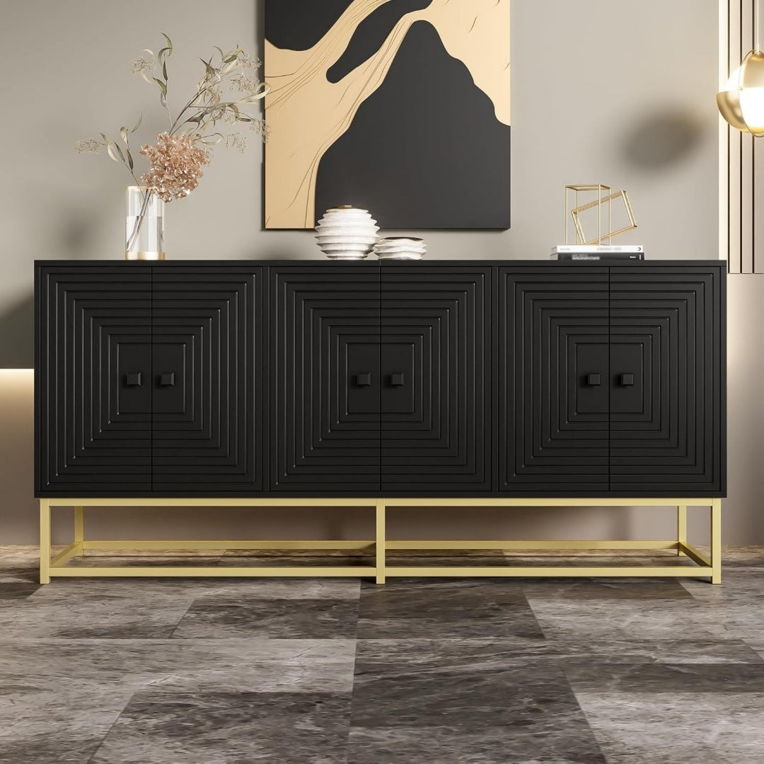 Matte Oberflaechen und Reliefstrukturen an dem Sideboard