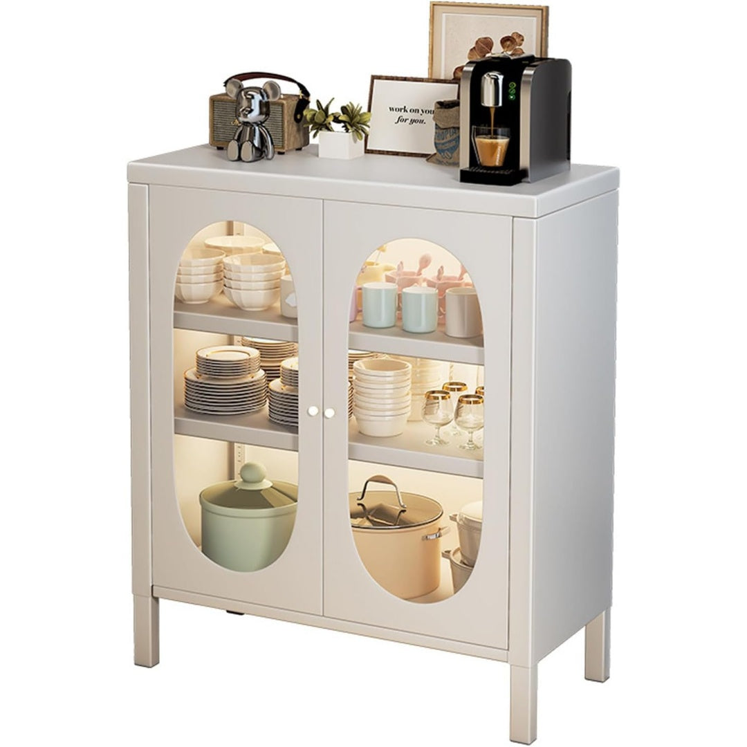 Glastueren praegen das Sideboard in Creme