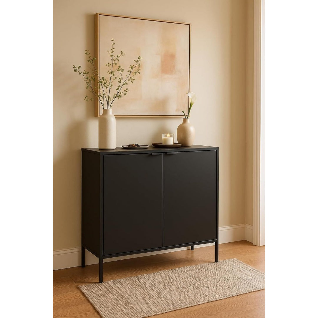 Sideboard mit geschlossenem Stauraum in Schwarz