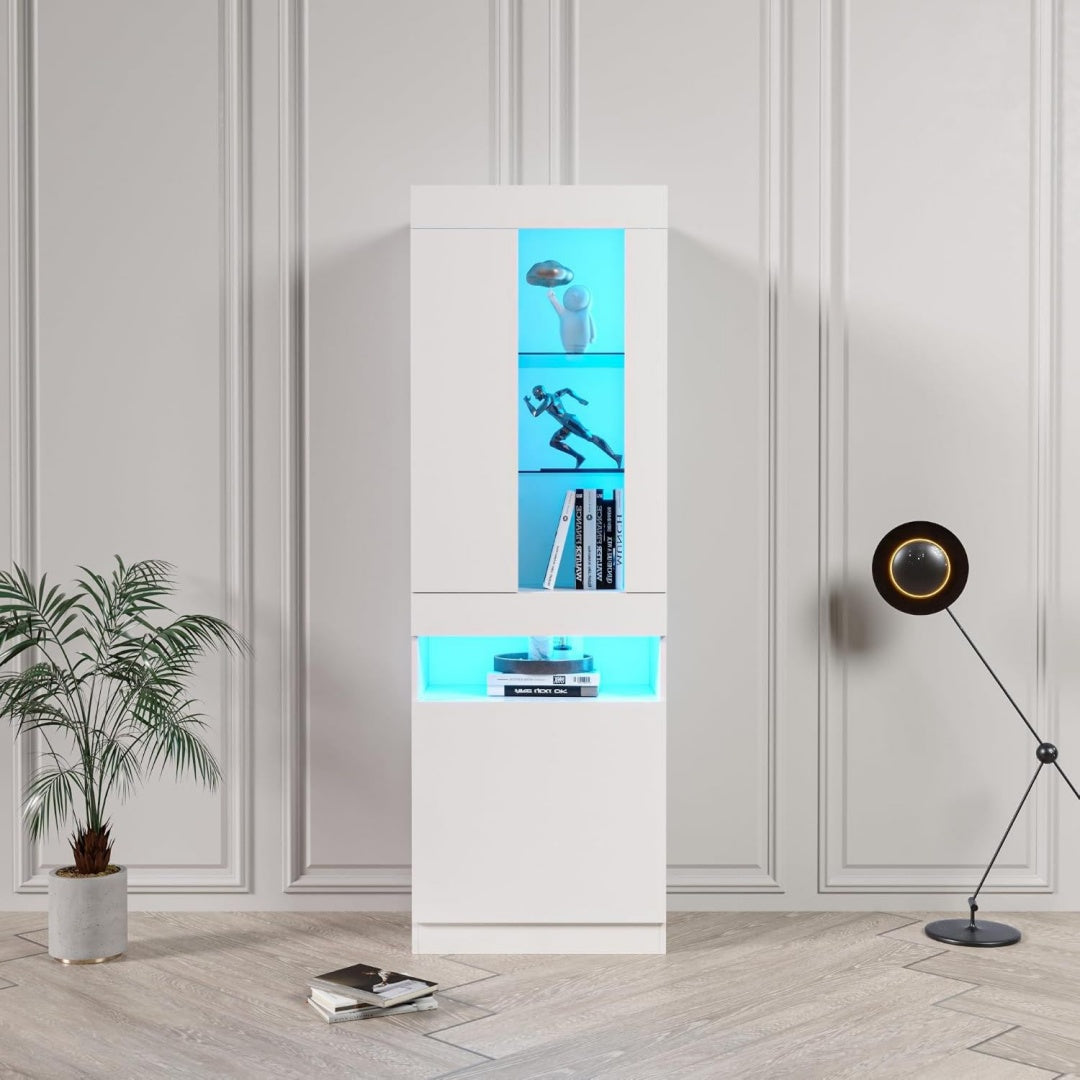 Vitrine verbindet LED Beleuchtung und glaenzende Oberflaechen
