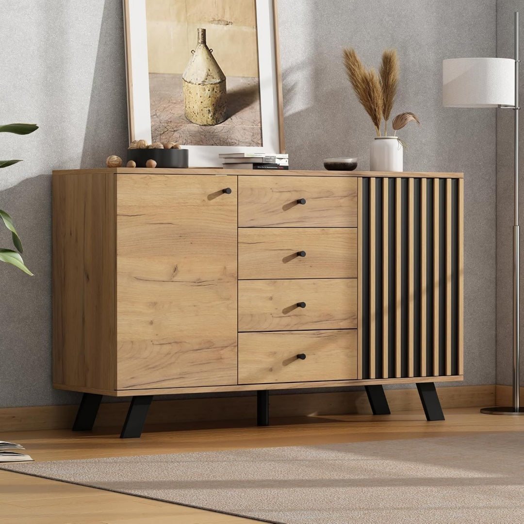 Das Sideboard nimmt mit 120 x 38 x 75 cm Gestalt an