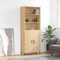 Die Gestaltung von dem Hochschrank wird durch Holzwerkstoff gepraegt in Eichenbraun