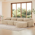 Das Sofa setzt auf eine Schlaffunktion in Beige
